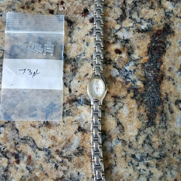 Seiko Women's Watch with extra links - Picture 2 of 2